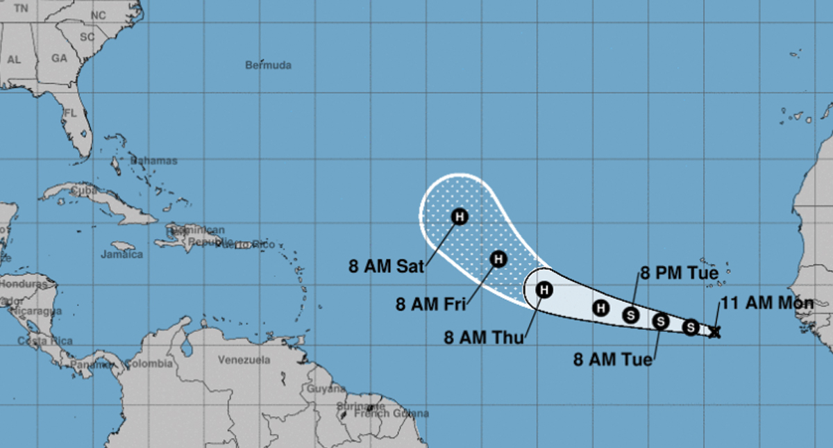 Lorenzo amenaza con convertirse en poderoso huracán