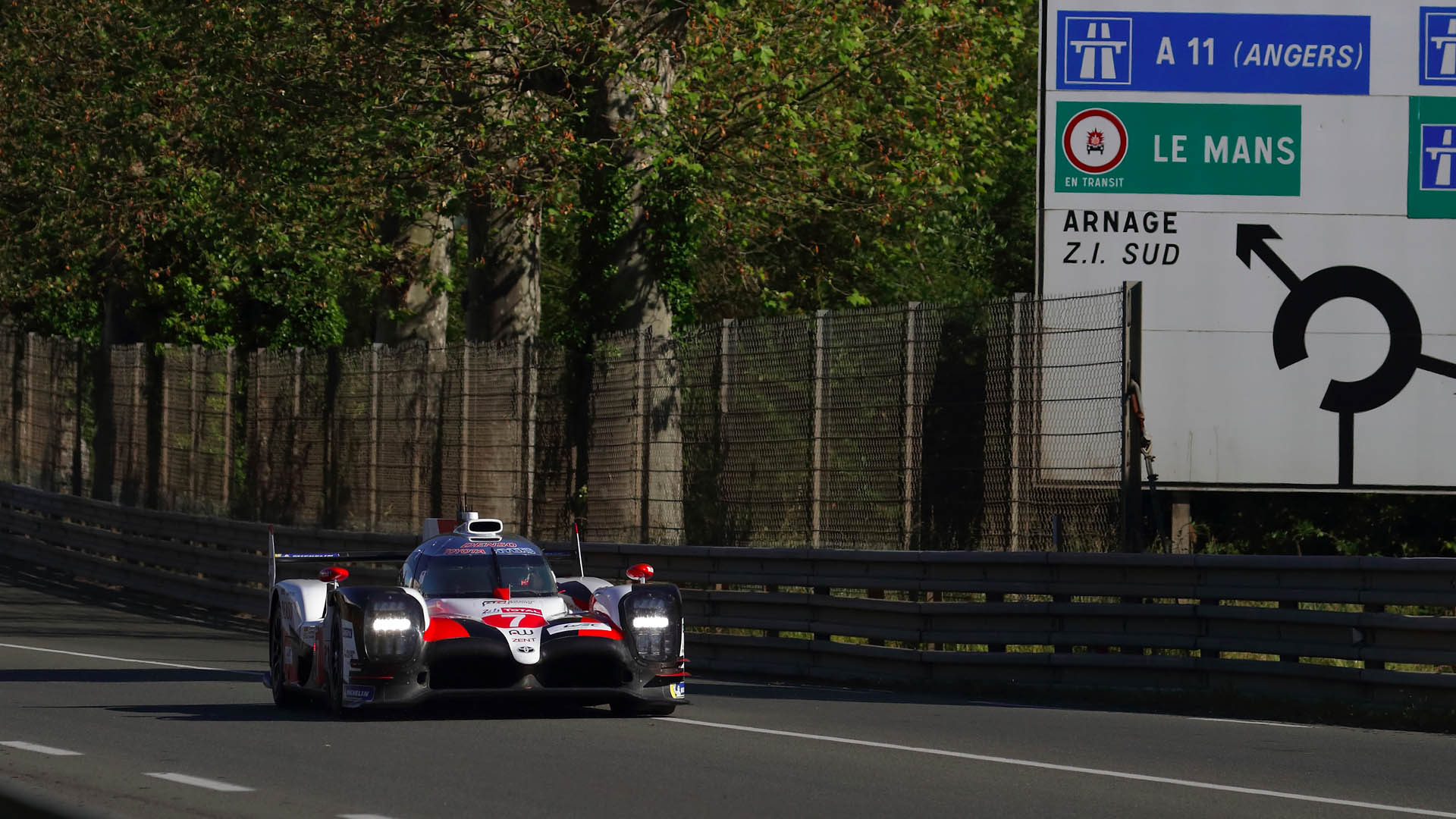 Siete autos emblemáticos de Le Mans - toyota-ts050-hybrid