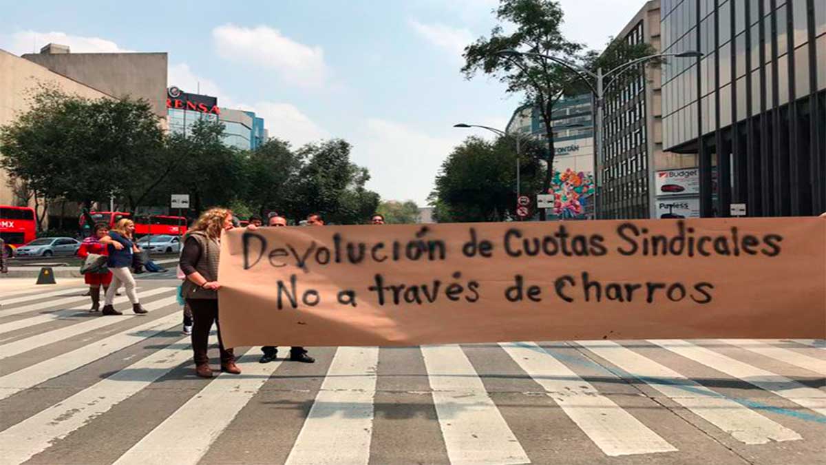 Trabajadores del INBA bloquean Paseo de la Reforma