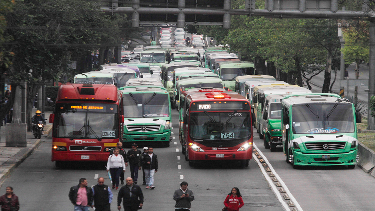 Transportistas se oponen a GPS y cámaras de vigilancia: Lajous