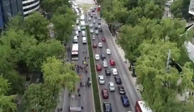 Cierran carriles centrales de Reforma por marcha de transportistas - transportistas-sobre-paseo-de-la-reforma