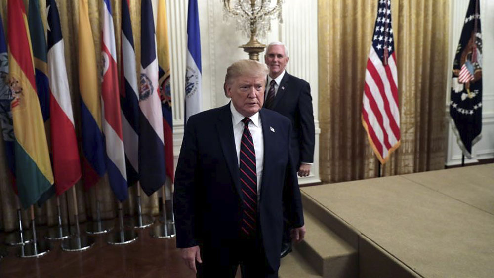 Trump acusa de fraude a informante por escándalo de Ucrania