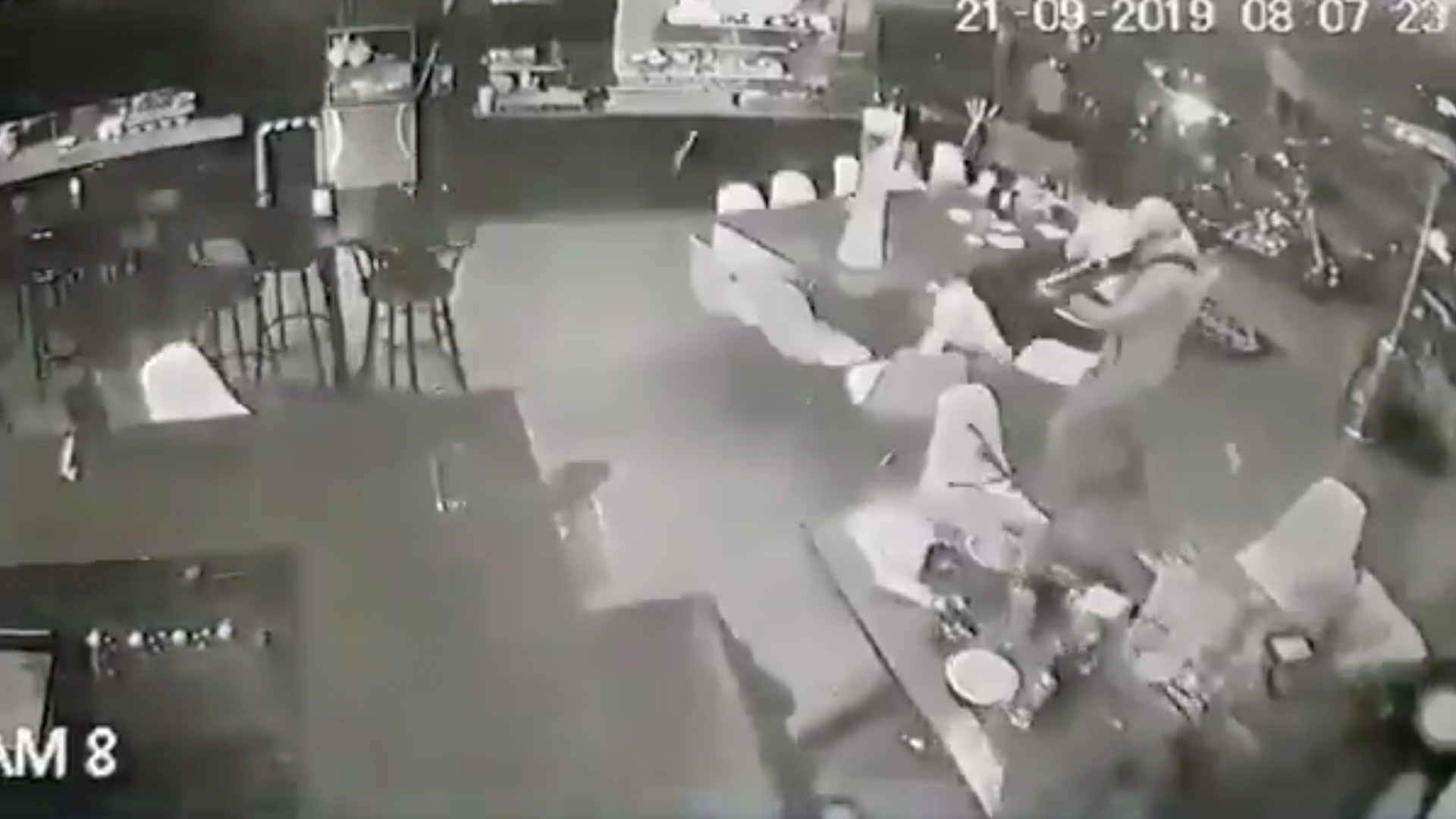 #Video Ataque armado en bar de Uruapan deja al menos cuatro muertos