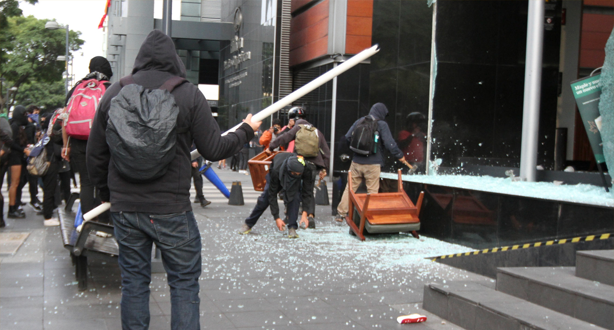 Inaceptable vandalismo a comercios y edificios públicos: Gutiérrez Müller