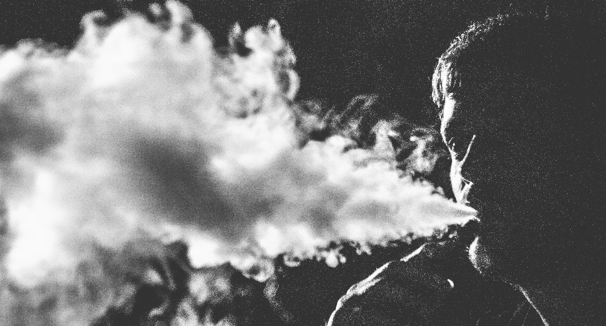 Gobernador de Nueva York prohíbe los cigarros electrónicos con sabores