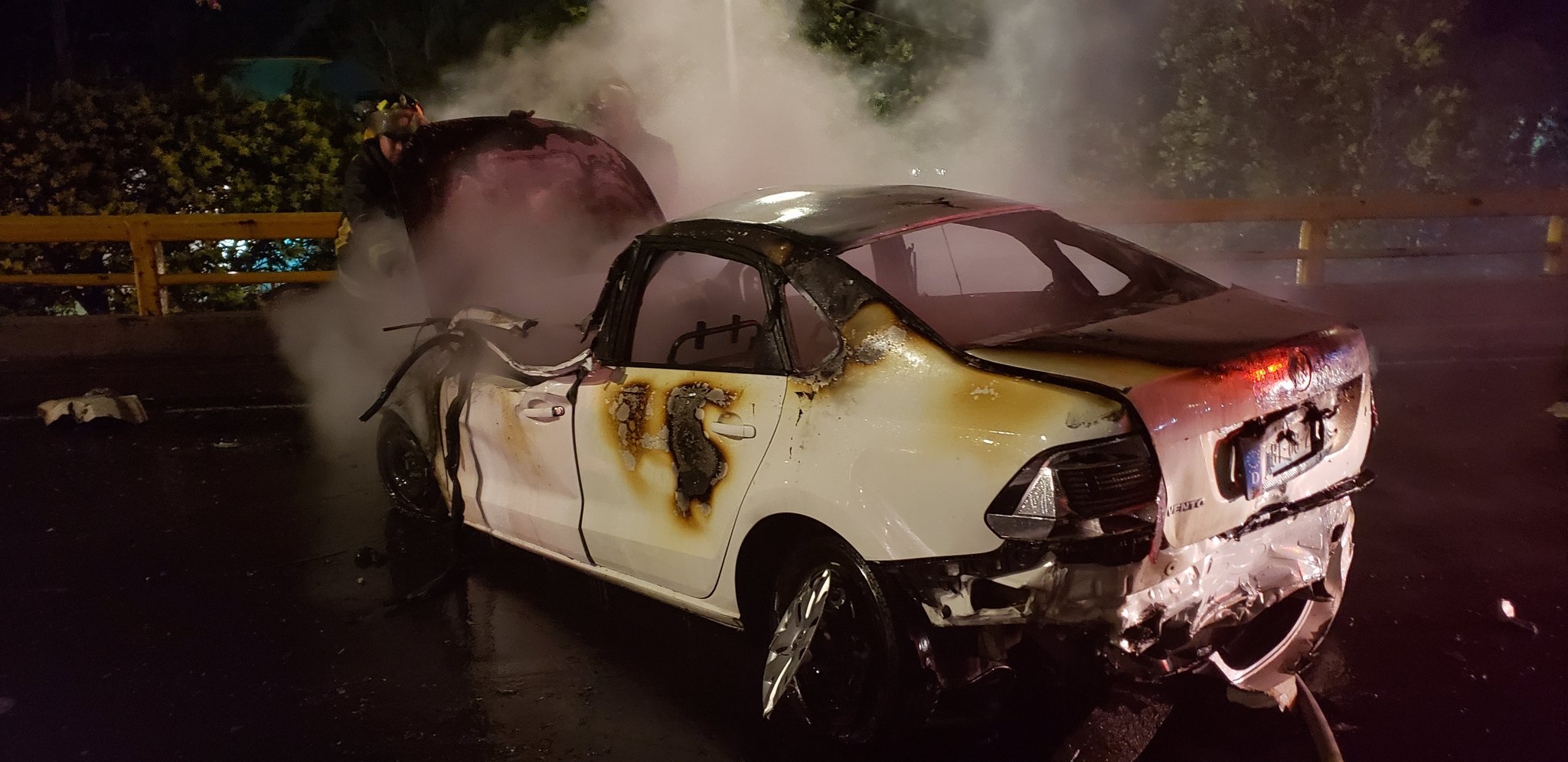 Auto se incendia tras carambola y conductor muere en Miguel Hidalgo