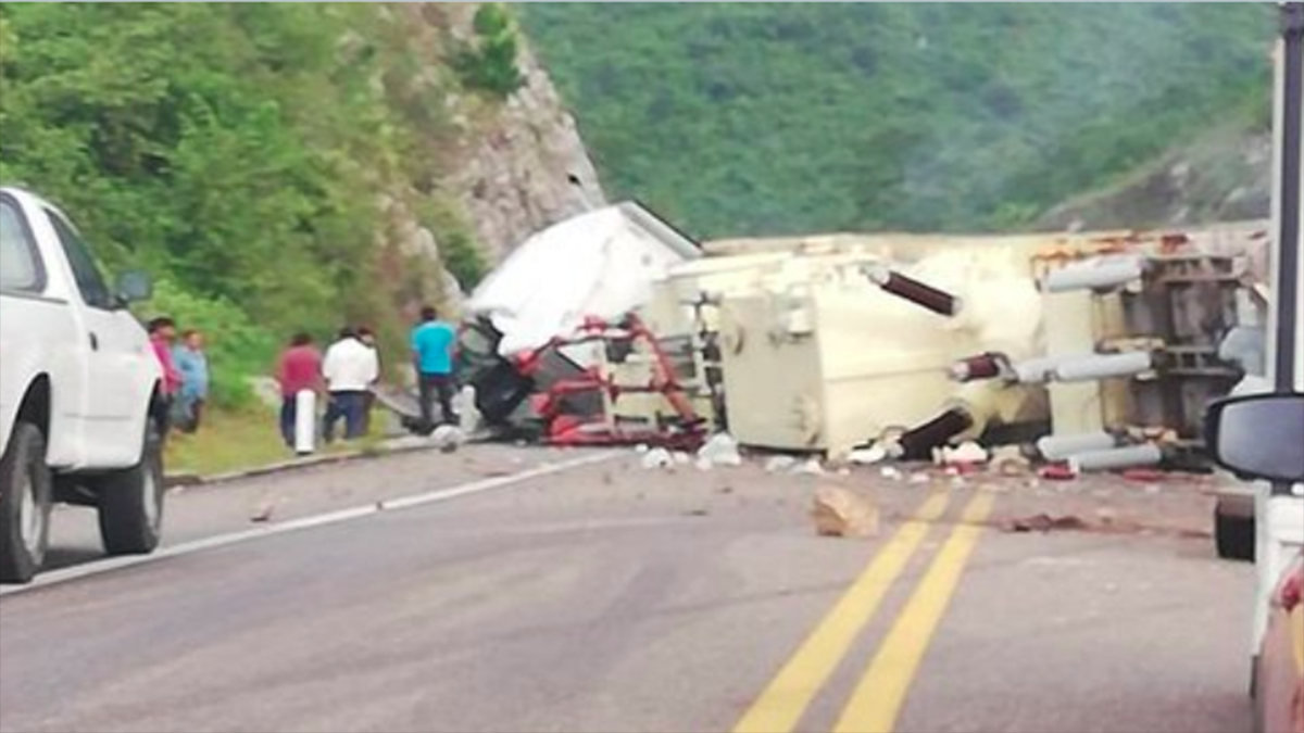 #Video Vuelca tráiler en la autopista Tuxtla Gutiérrez-San Cristóbal; no funciona rampa de emergencia