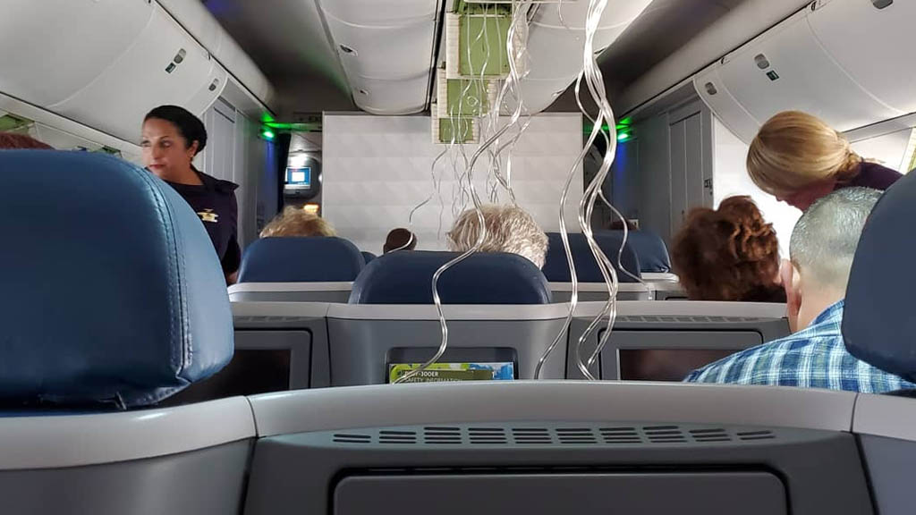 Terror en vuelo de Delta al caer repentinamente 30 mil pies