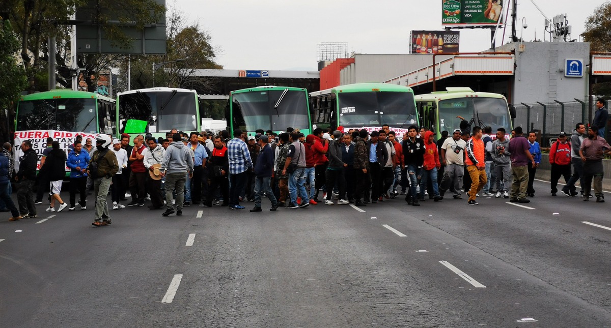 Transportistas marchan sobre Calzada de Tlalpan Transportistas marchan sobre Calzada de Tlalpan