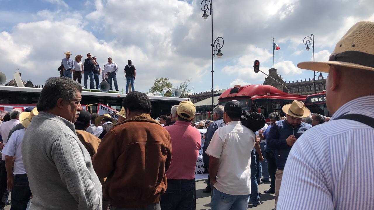 Transportistas entablan mesa de negociación con Gobierno capitalino