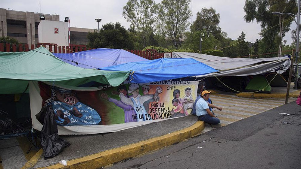 AMLO celebra acuerdo con CNTE por Reforma Educativa