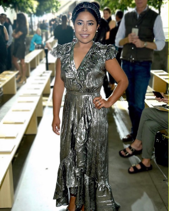 Yalitza Aparicio brilla en Semana de la Moda de Nueva York - yalitza-aparicio-en-el-desfile-de-michael-kors-durante-la-semana-de-la-moda-de-nueva-york