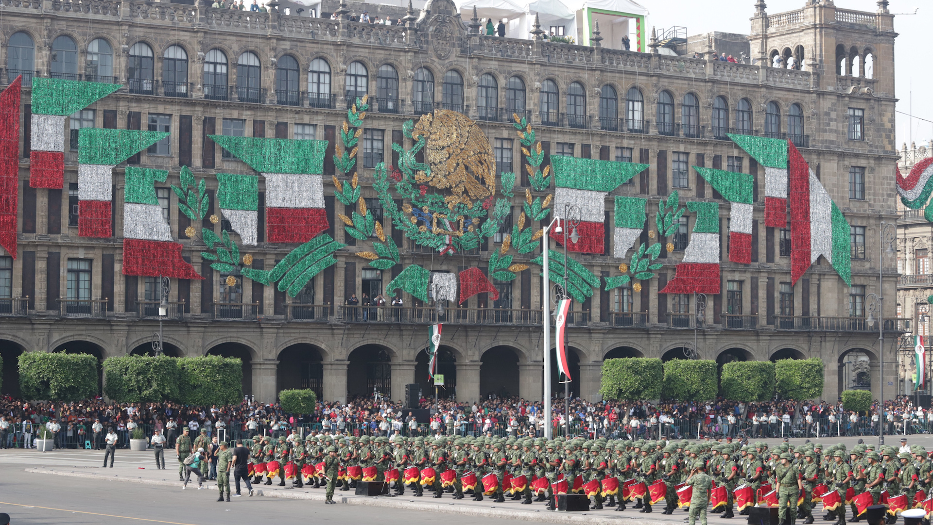 Todo Listo En El Zócalo Para El Desfile Militar