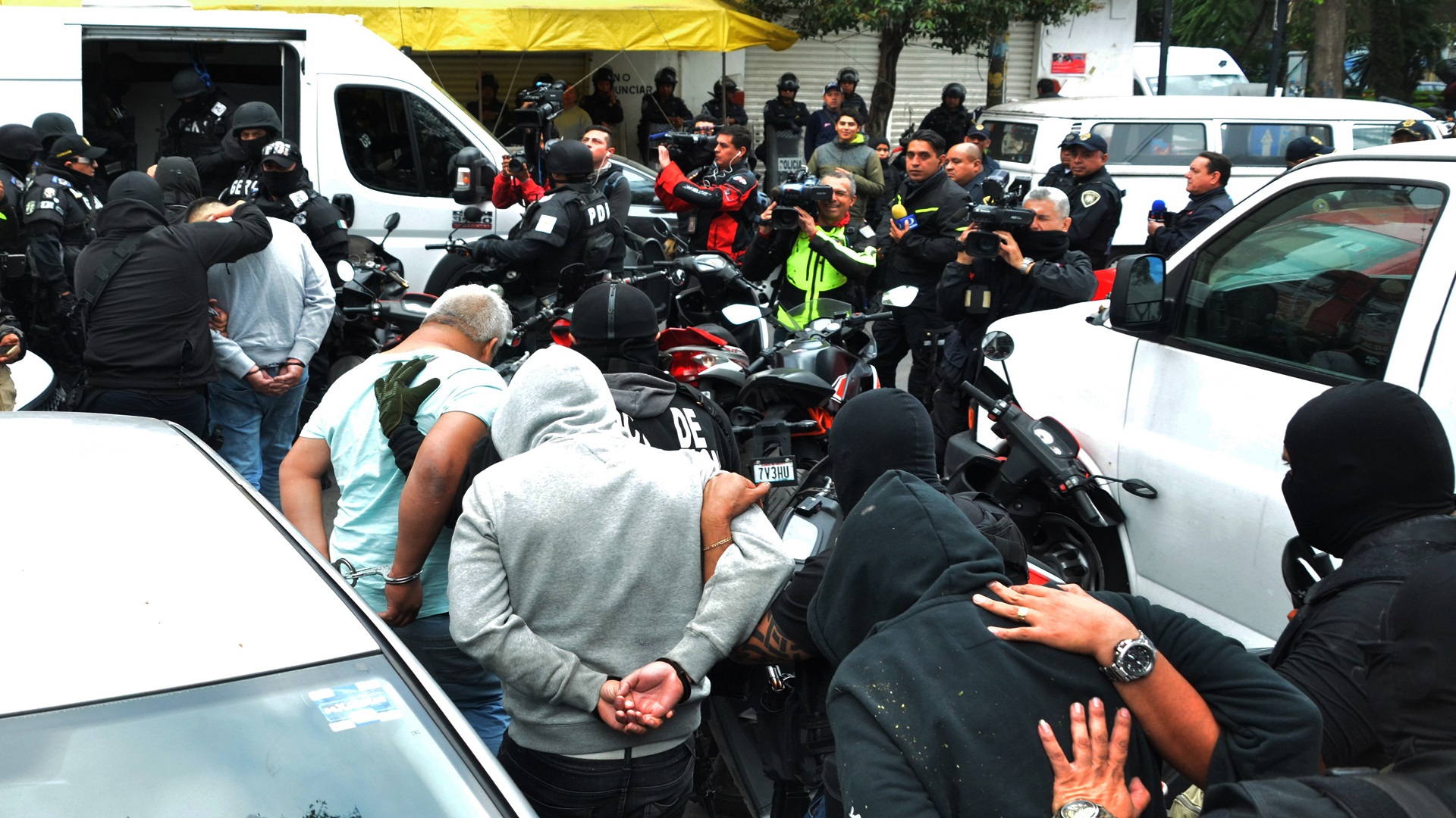 Velorio de sicarios de La Unión fue clave para operativo en Tepito - 26-hombres-y-5-mujeres-fueron-detenidos-en-el-operativo