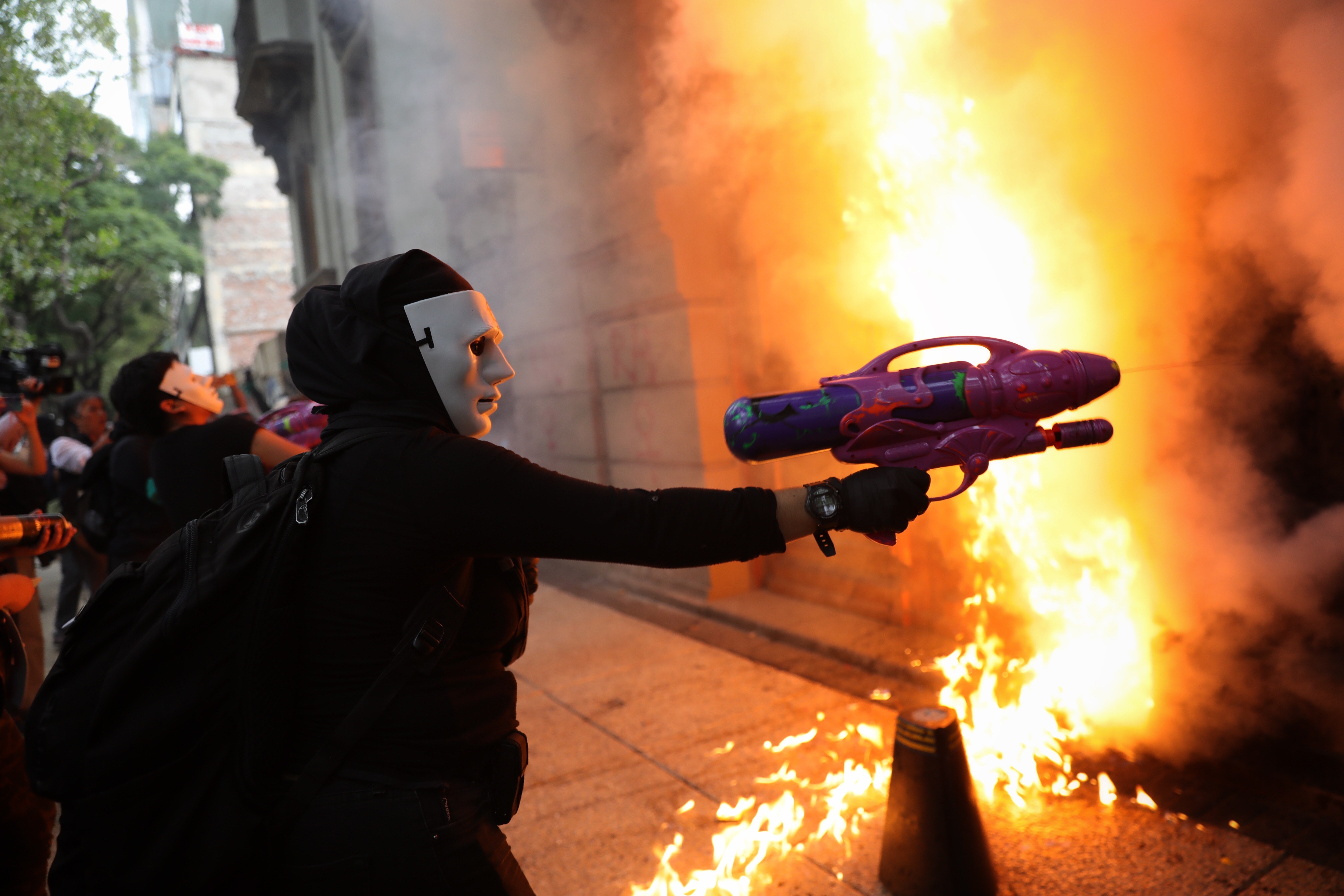 CCE pide defender a ciudadanos y no a encapuchados