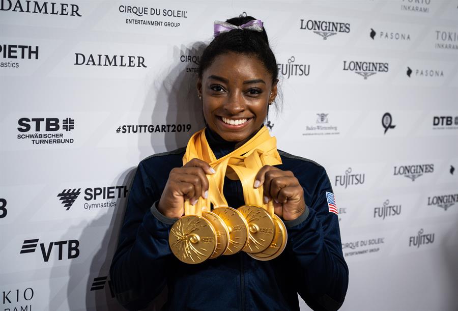 Simone Biles, reina de luz y sombras