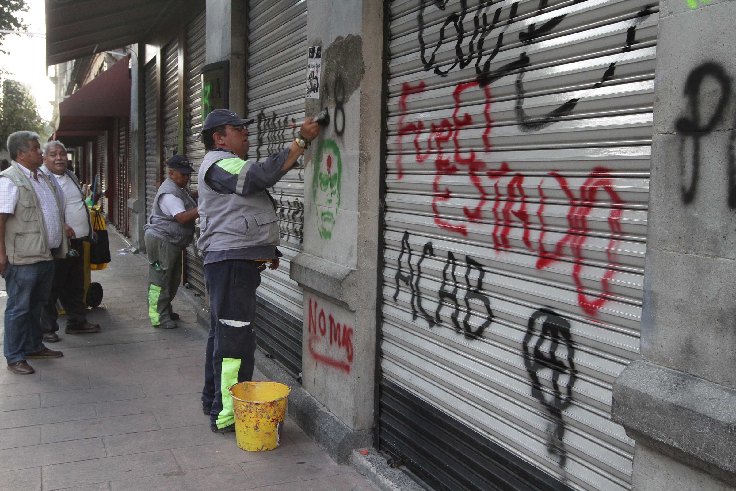 #Fotos y #Videos Encapuchados realizaron otra vez actos vandálicos en la Ciudad de México - 91002202