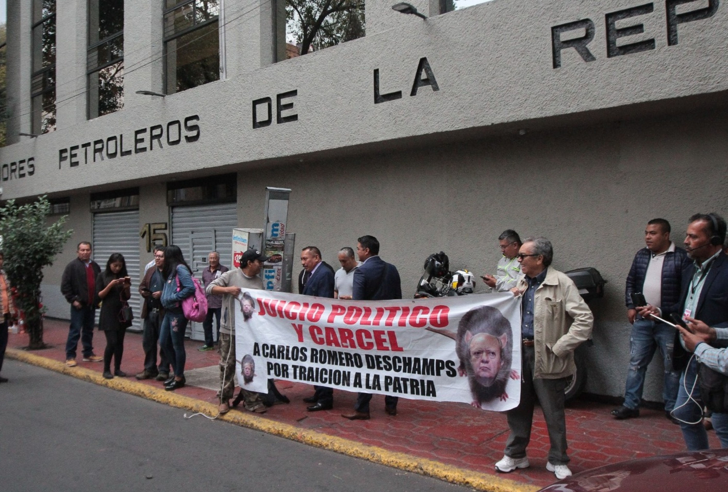Disidentes piden juicio político a Romero Deschamps - 91016041