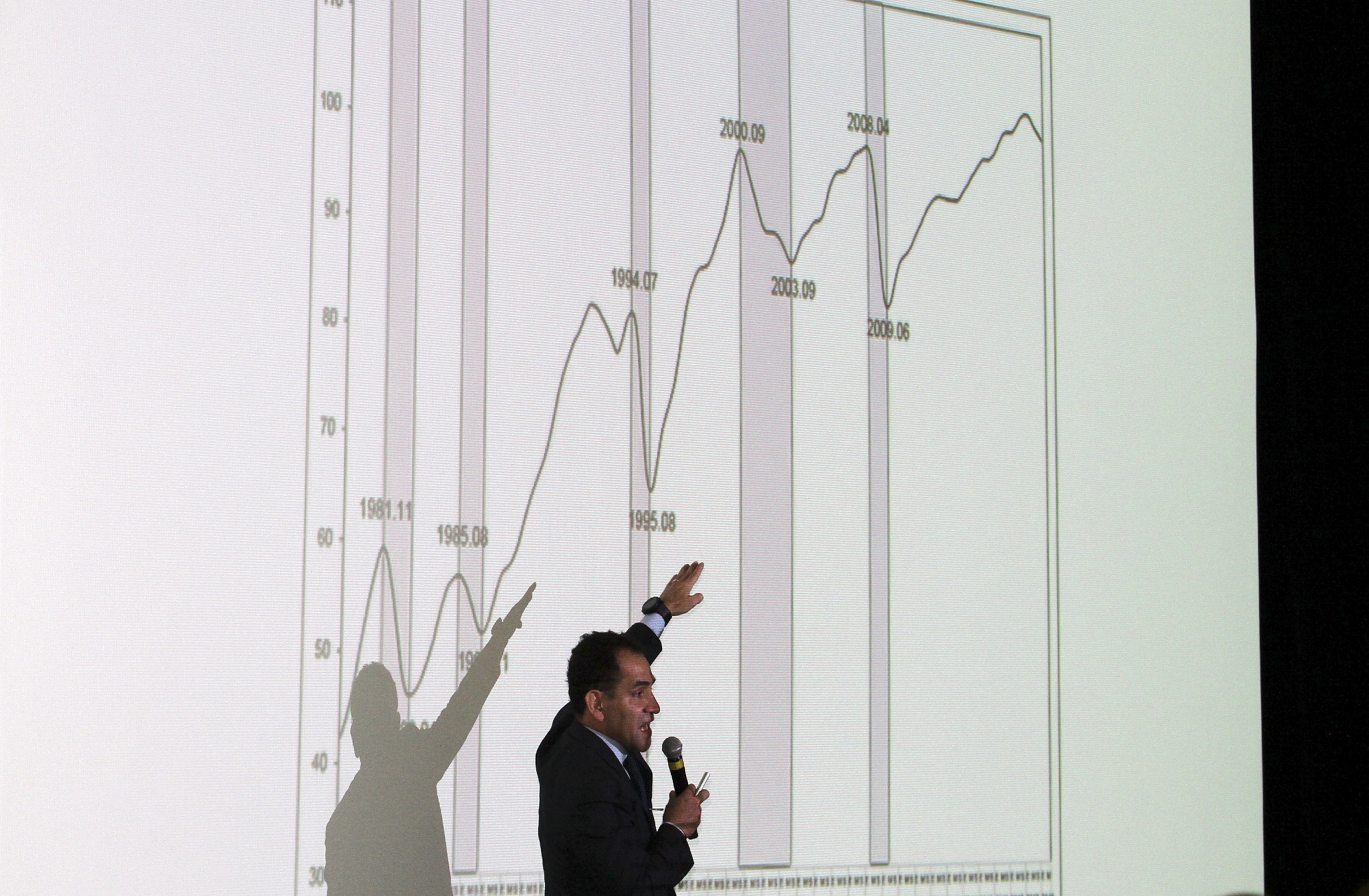 México emite bonos por mil 800 millones de euros y reduce 36 por ciento pagos a 2023
