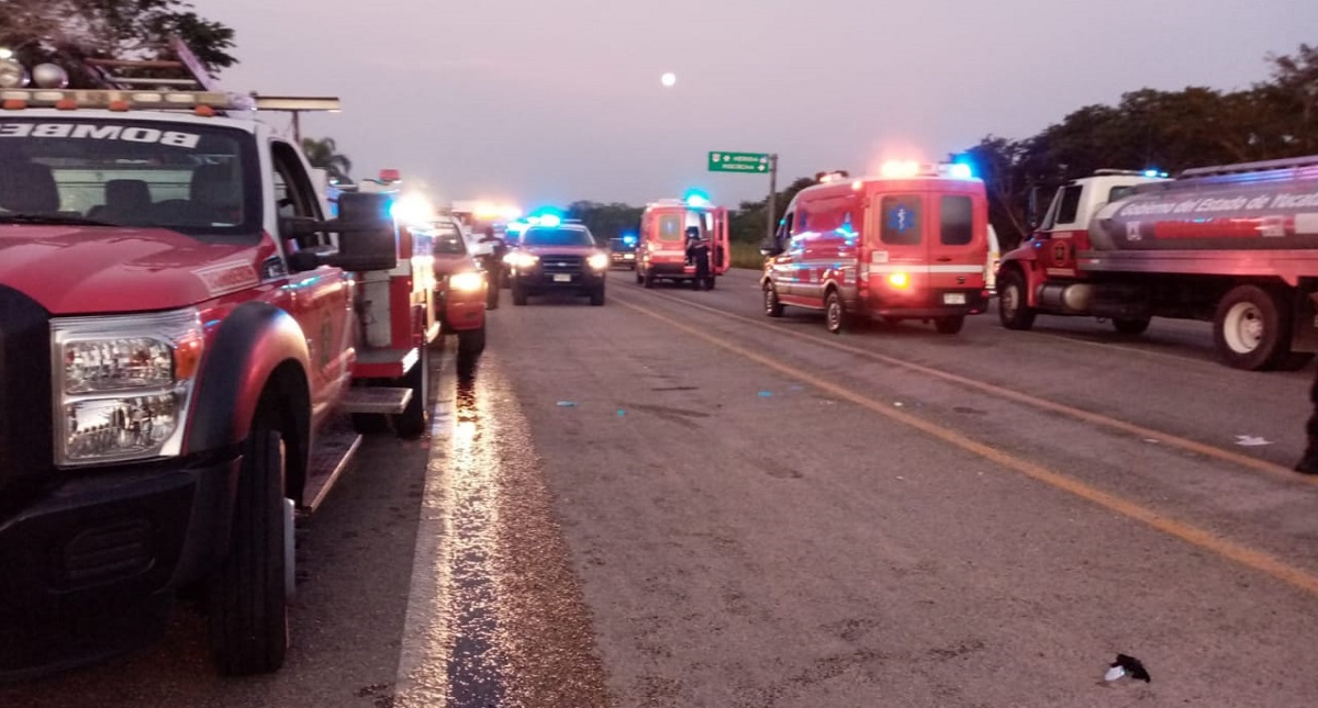Choque de tráiler y ambulancia deja seis muertos en Yucatán