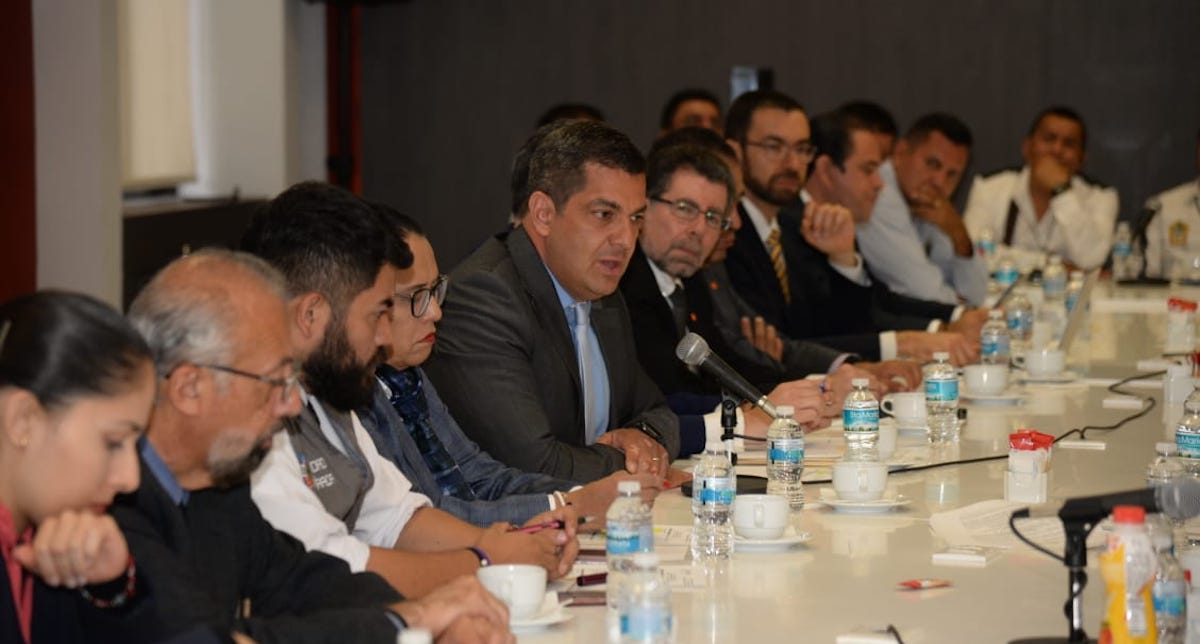 Comienza en Segob diálogo con taxistas