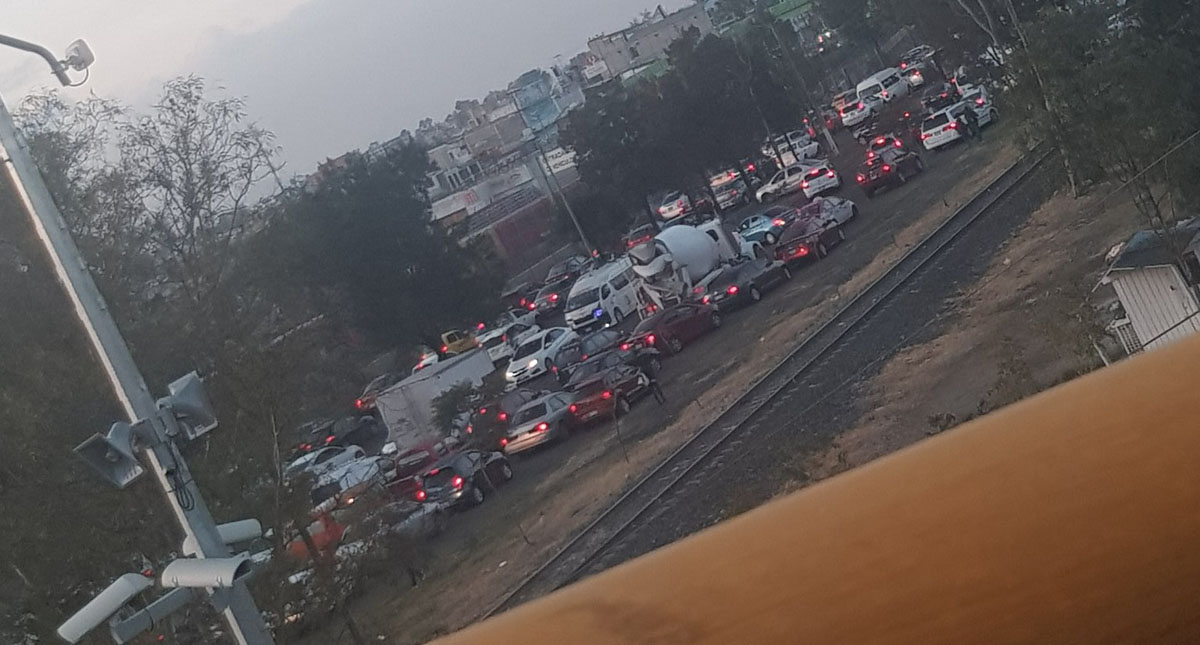 Taxistas extienden protesta y bloquean Avenida Central - afectacion-de-taxistas-sobre-la-av-central