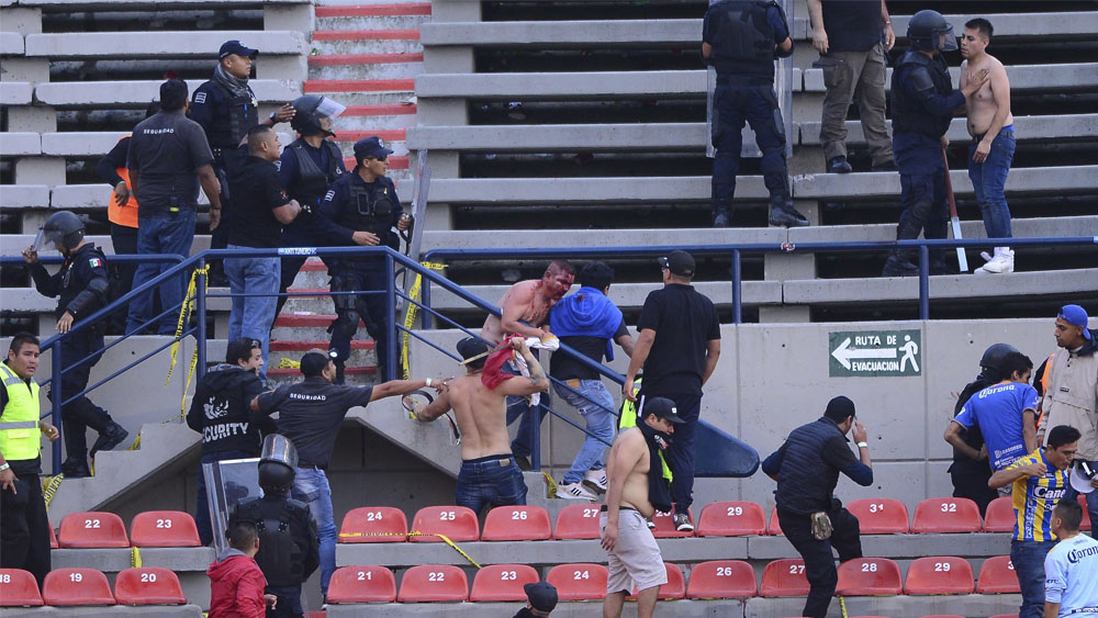 Dan de alta a dos aficionados del Querétaro lesionados en SLP