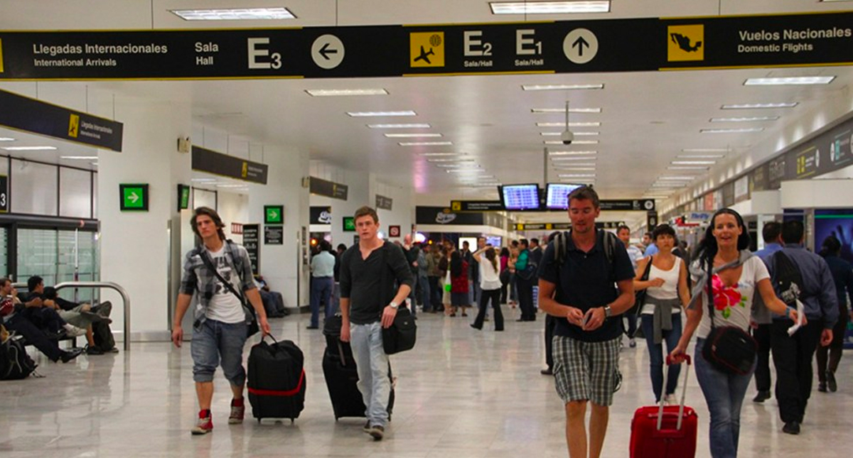 Así será cambio de horario en el AICM este domingo