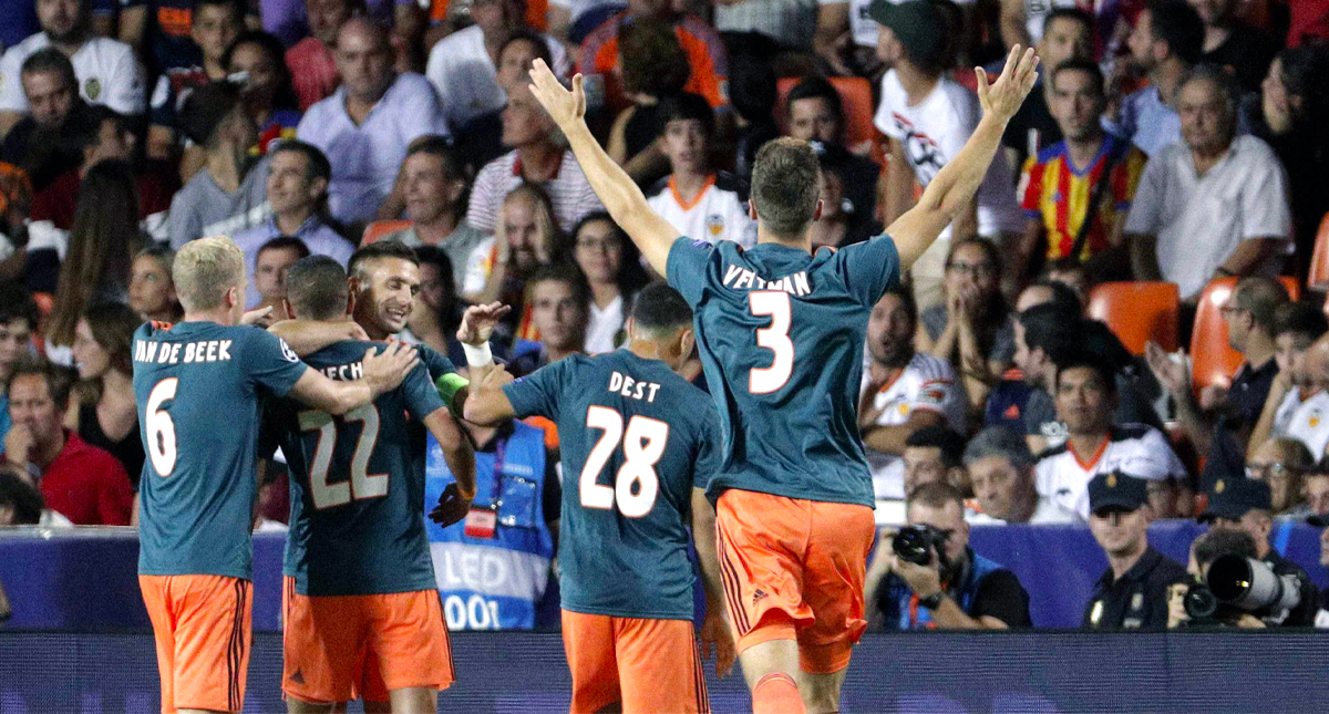 Ajax vence con autoridad al Valencia en Champions League