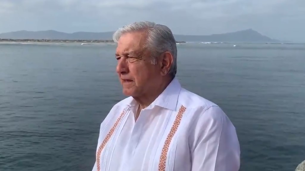 López Obrador lamenta la muerte del padre de Marcelo Ebrard