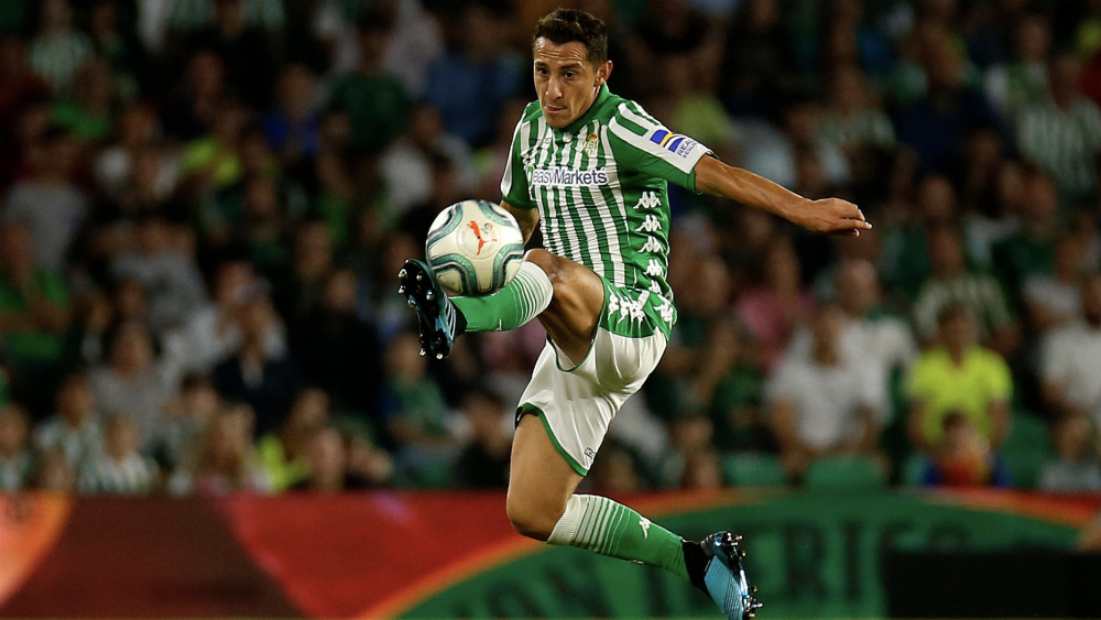 Con Andrés Guardado como titular, Betis empató con el Eibar