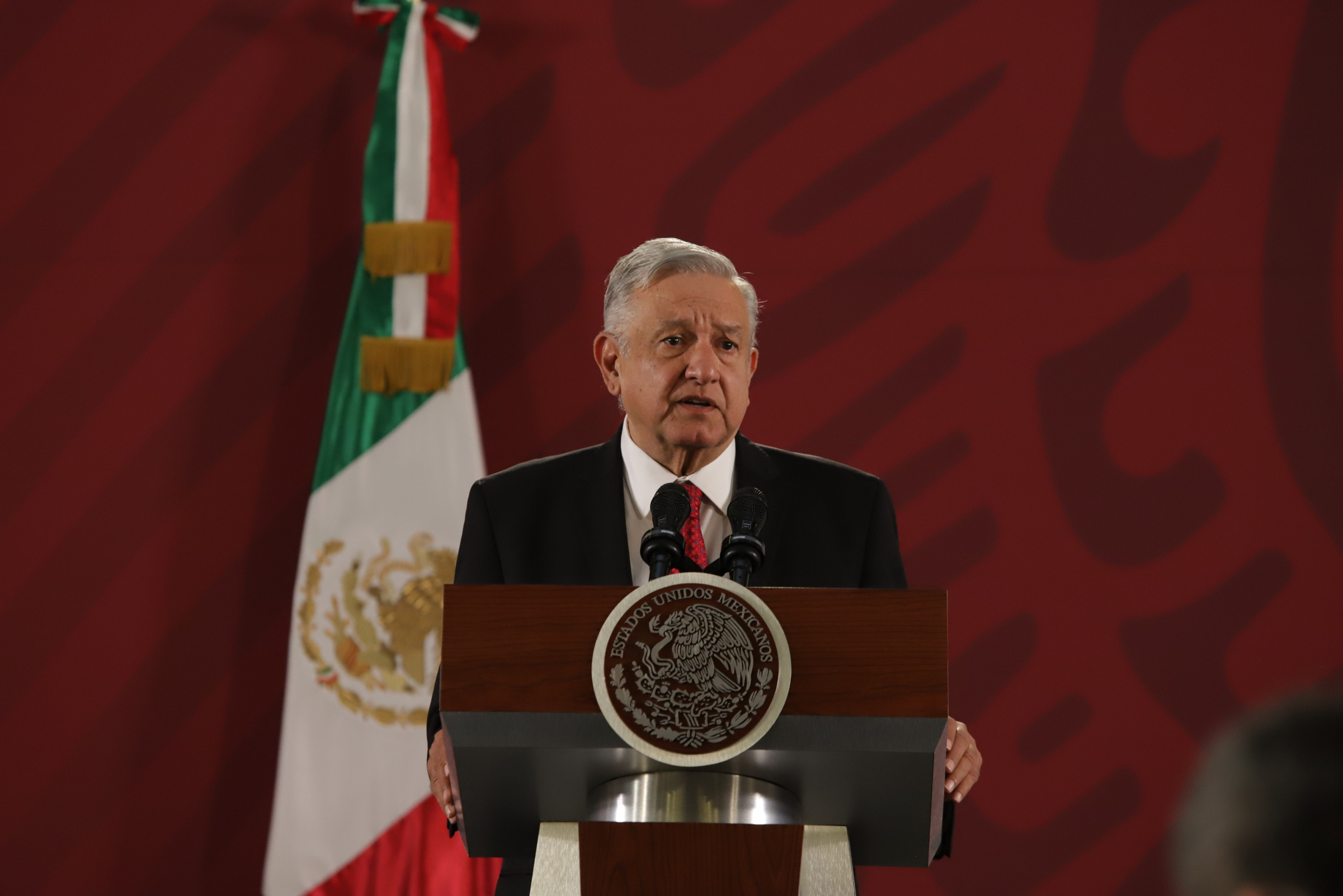 AMLO pide un año para cambiar la vida pública de México