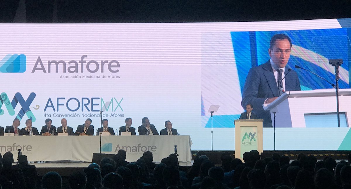 Debe discutirse aumento en edad de retiro, señala Arturo Herrera