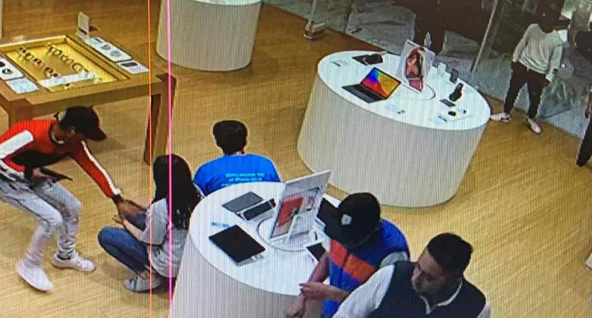 Roban en iShop de Torre Manacar en la Ciudad de México
