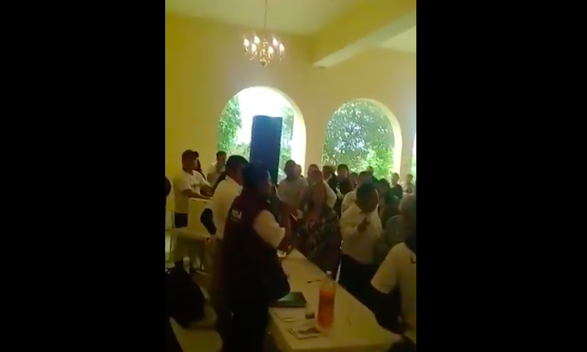#Video Gritos en asamblea distrital de Morena en el Estado de México