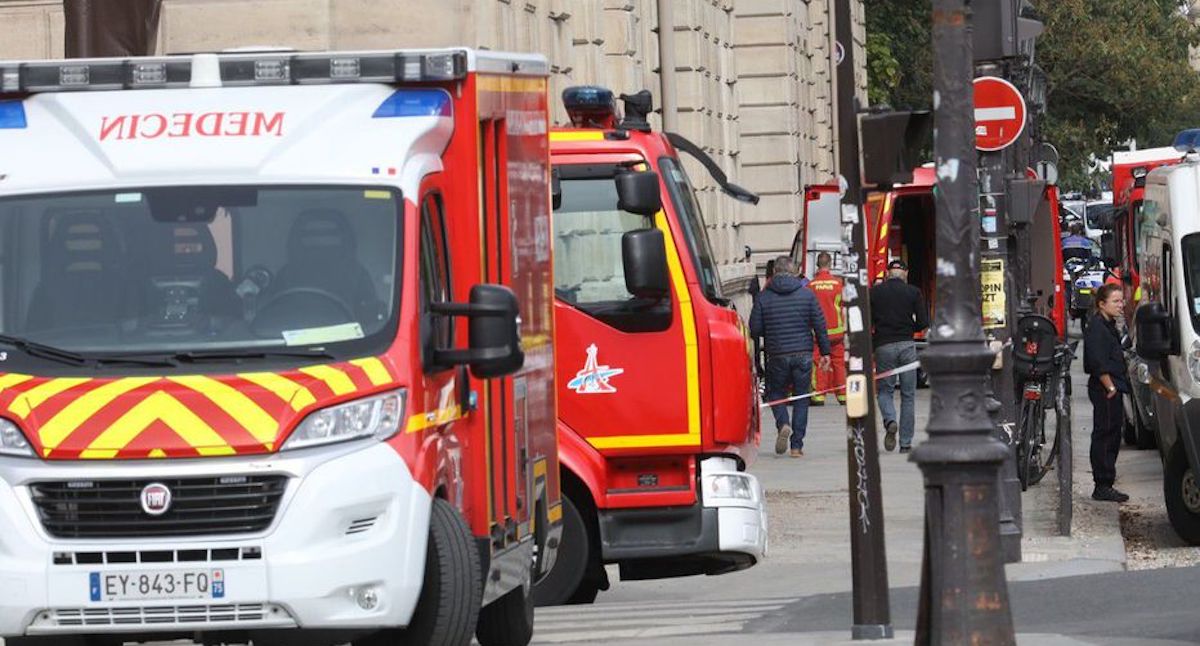 Ataque deja cuatro policías muertos en París
