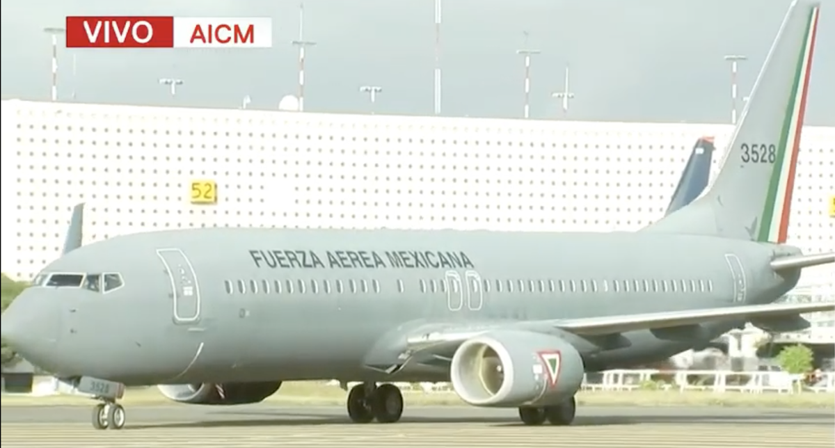 Llegan las cenizas de José José a México