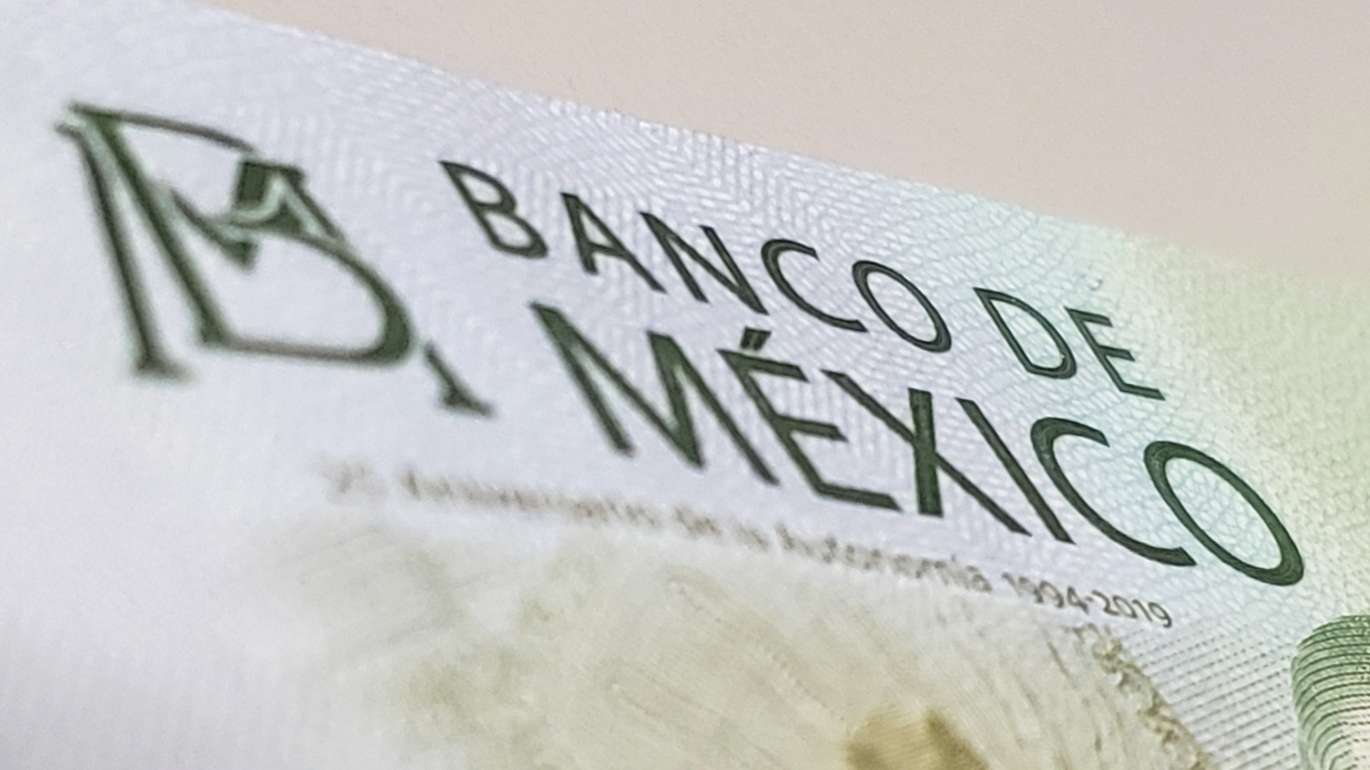 Economía de México "no crece al ritmo que debería": BBVA - banco-de-mexico-dinero-billete