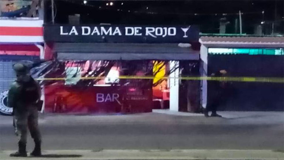 Asesinan en bar de Oaxaca a cuatro personas