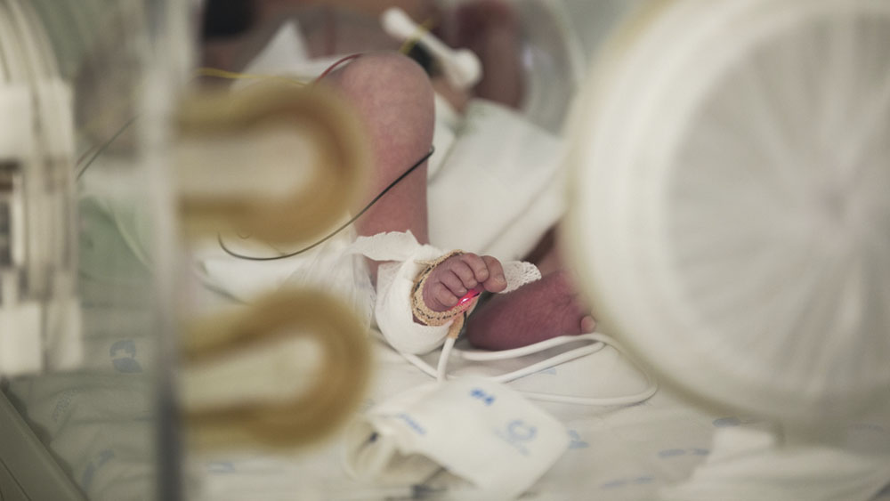 Nacimiento de bebé sin rostro genera escándalo de negligencia en Portugal