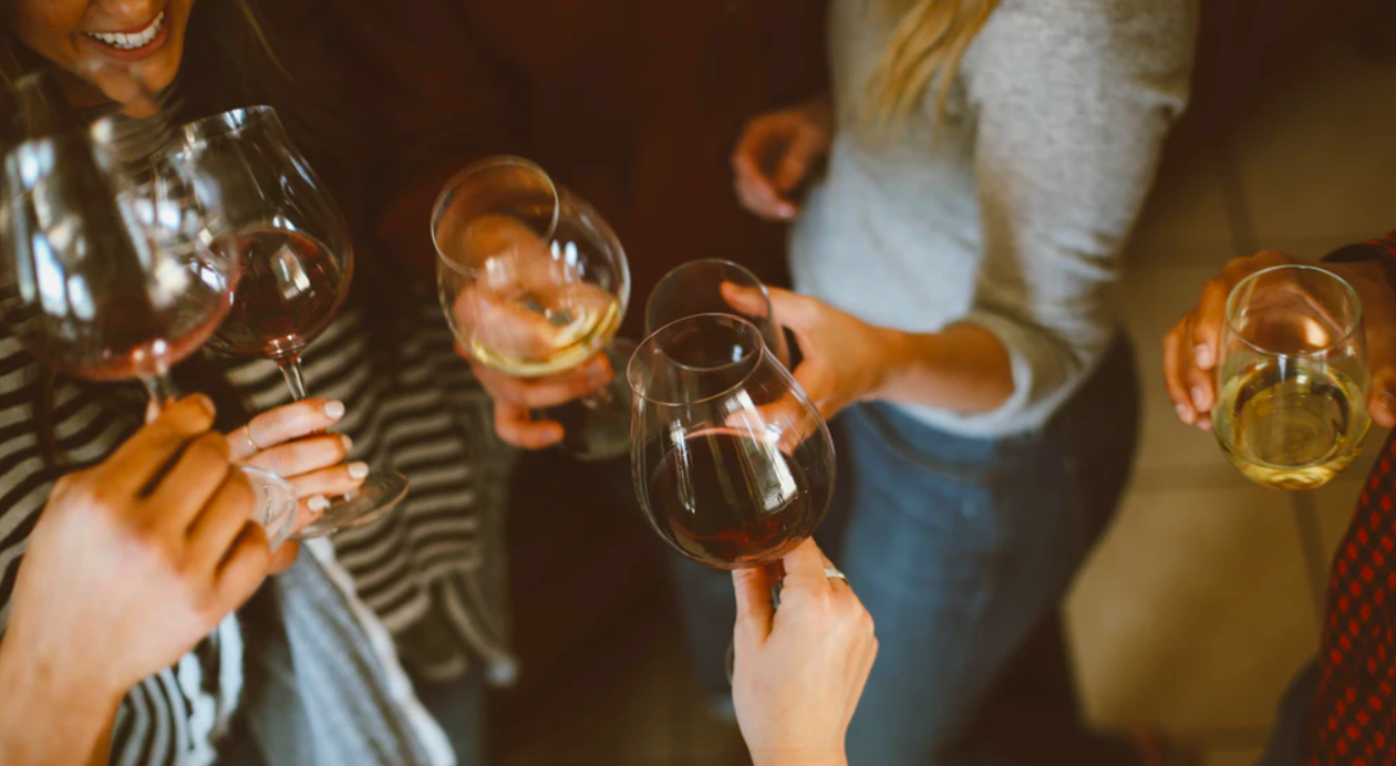 Crean bebida modificada genéticamente para prevenir la resaca