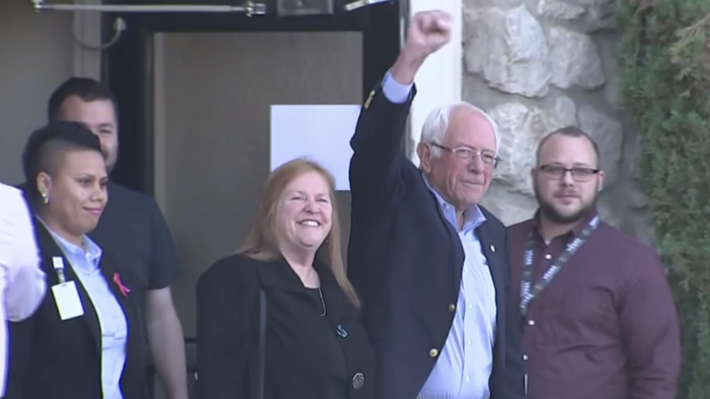 Dan de alta a Bernie Sanders tras sufrir infarto