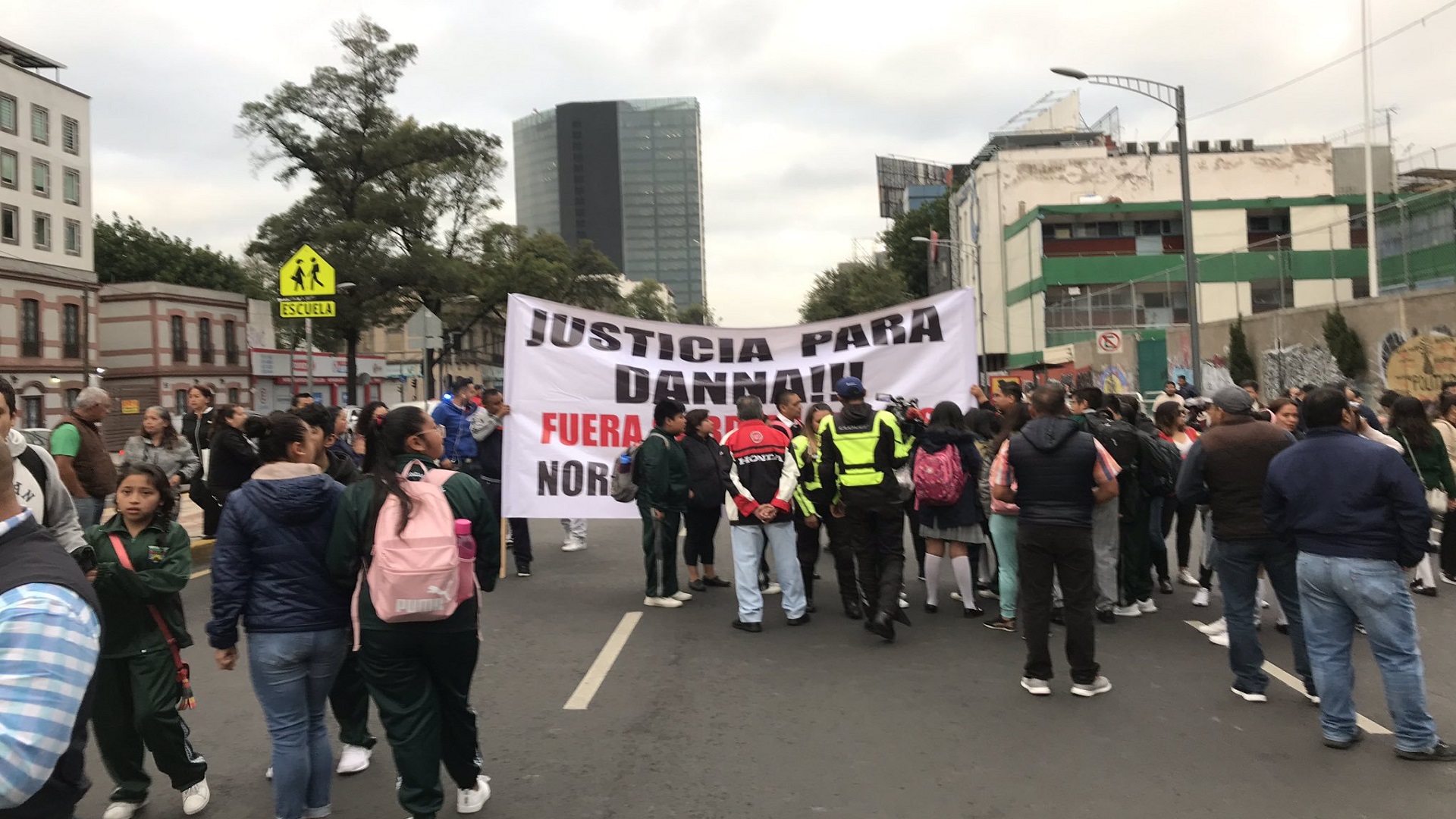 Padres de familia liberan Av. Chapultepec - bloque-de-av-chapultepec