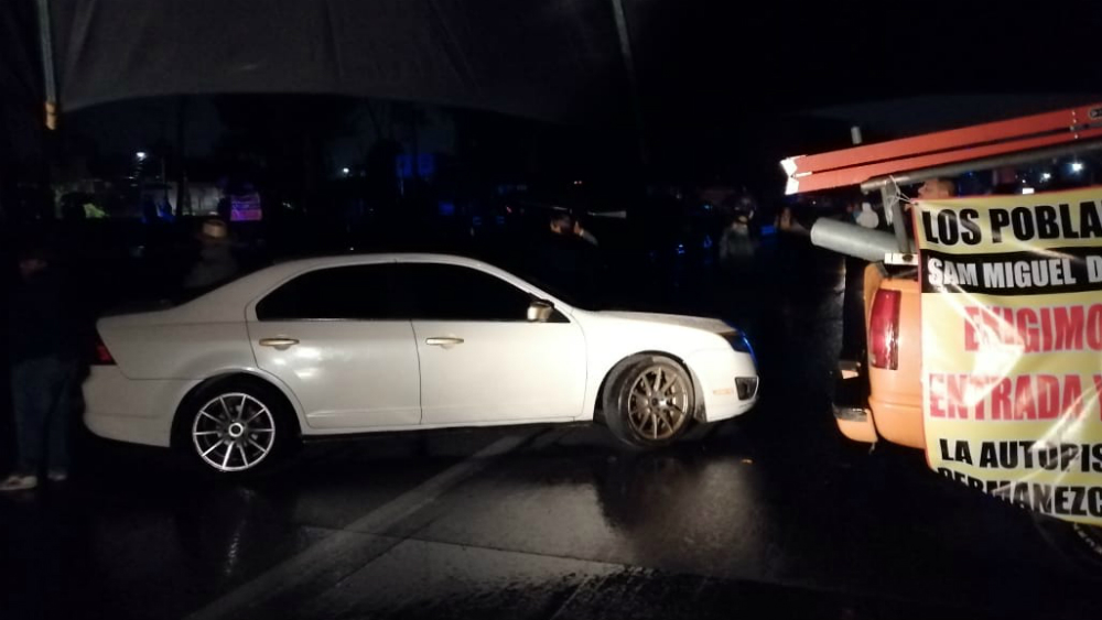 Pobladores levantan bloqueo en la autopista México-Querétaro tras siete horas