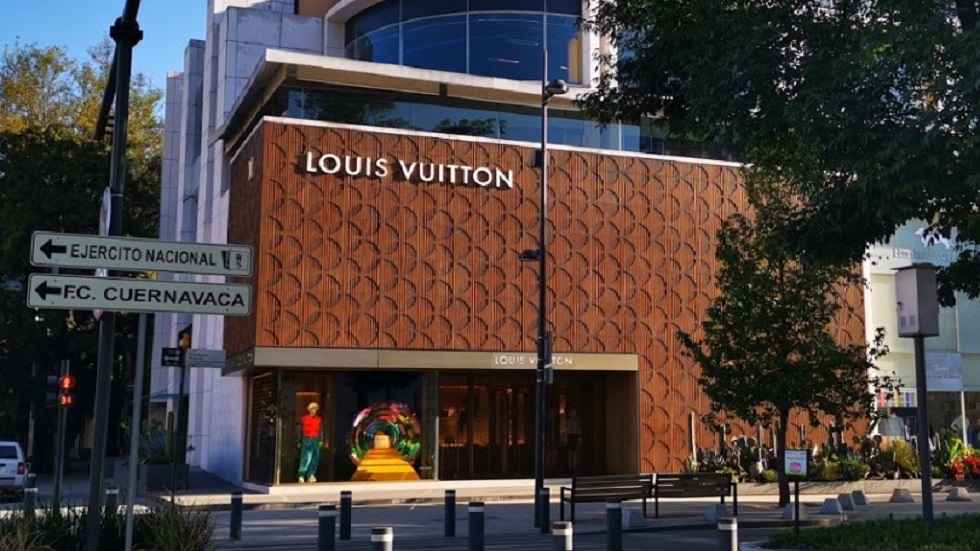 PGJ busca a responsables de robo en boutique Louis Vuitton de Polanco