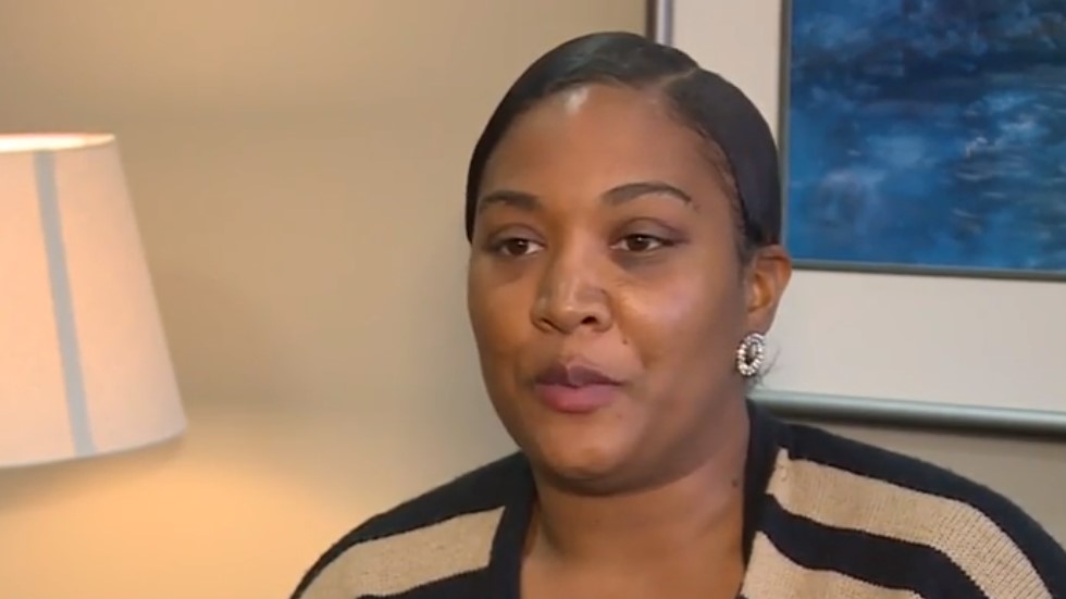 #Video Gerente de McDonald's golpea con licuadora a cliente - britany-prince