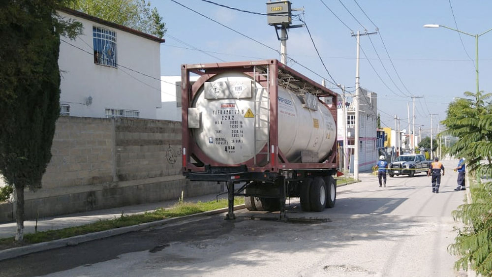 Encuentran en el Estado de México camión robado con cianuro