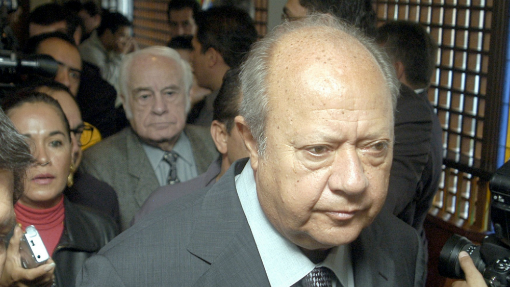 Carlos Romero Deschamps renuncia al Sindicato Petrolero; UIF interpone denuncia