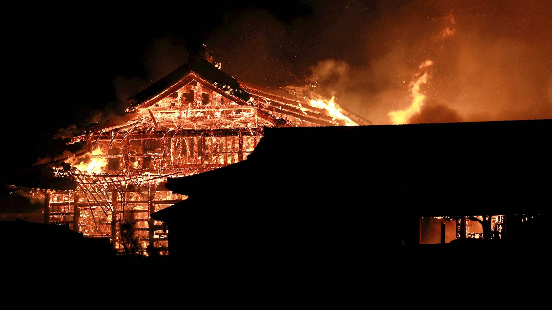 Arde el castillo Shuri de Okinawa, declarado patrimonio de la humanidad Arde el castillo Shuri de Okinawa, declarado patrimonio de la humanidad