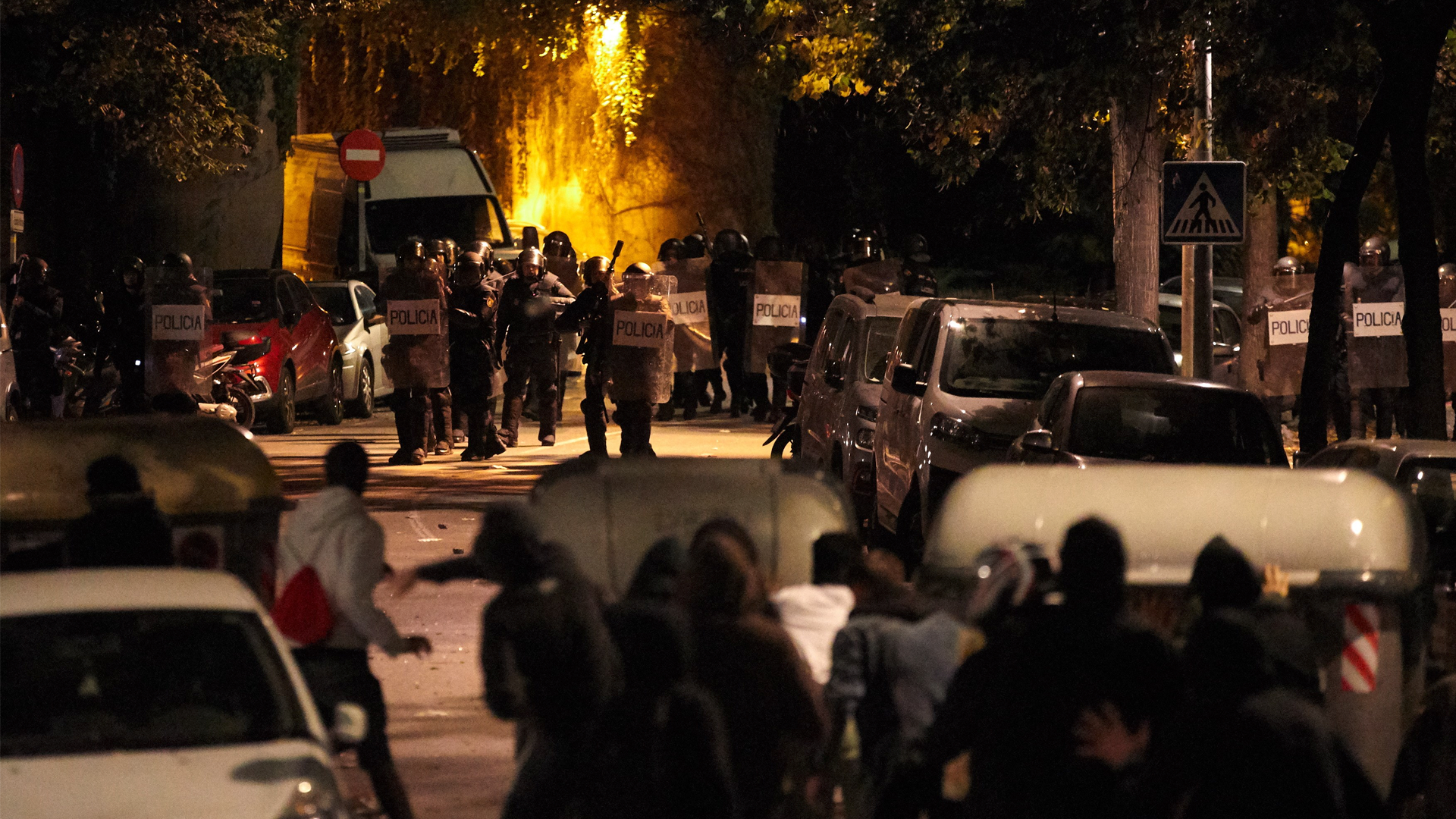 El Gobierno español denuncia “extrema violencia” de protestas en Cataluña